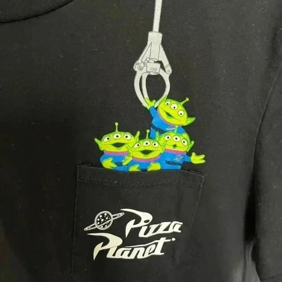 Disney Pizza Planet claw machine tshirt size M - Picture 4 of 4